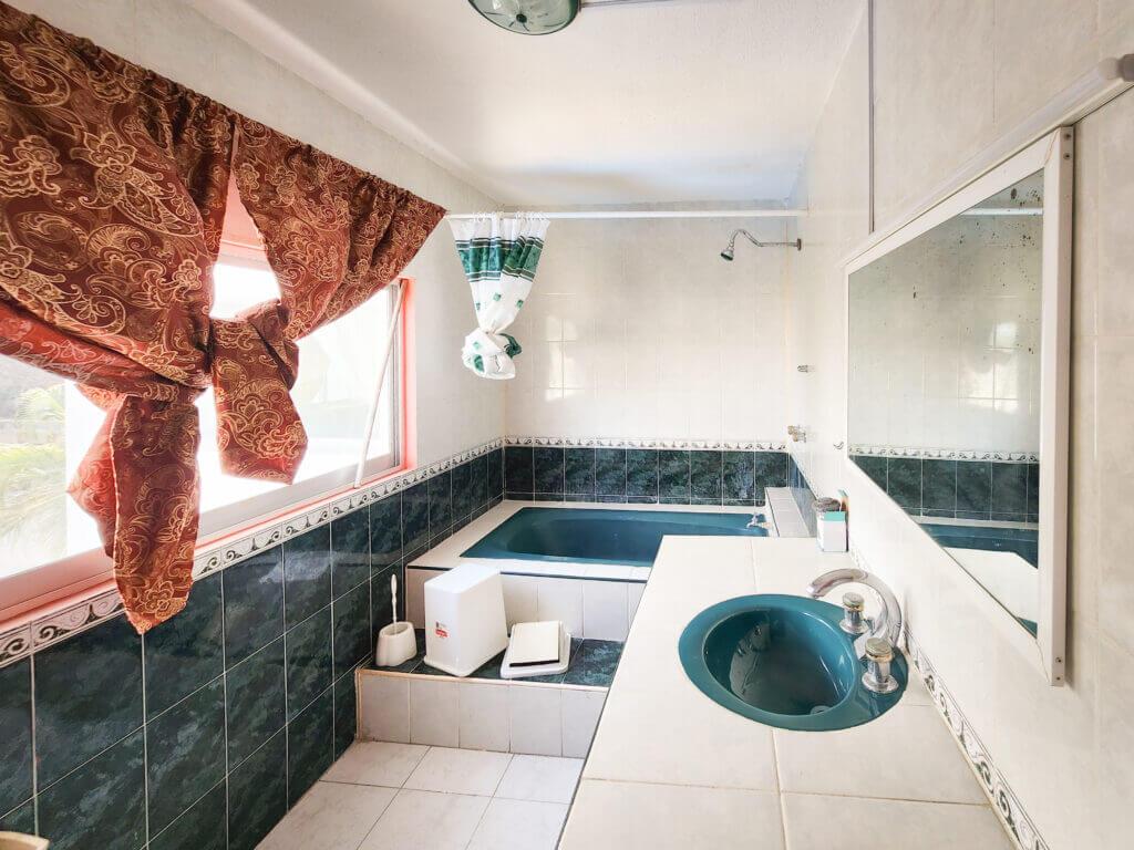 Baño de la habitación 2 de Casa Gaby