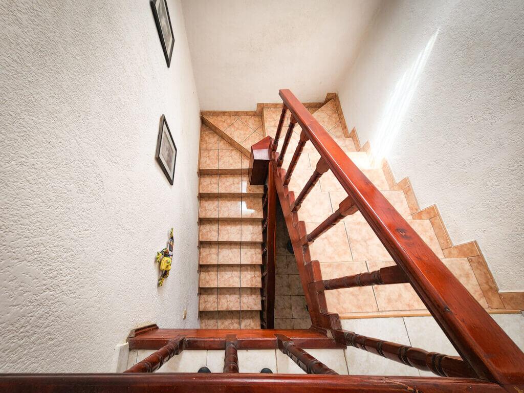 Escaleras de arriba